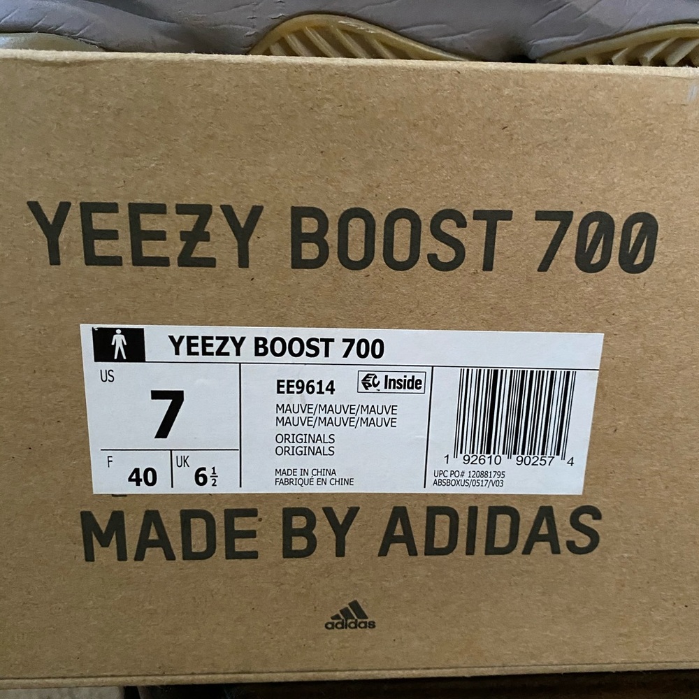 Yeezy 700 mauve